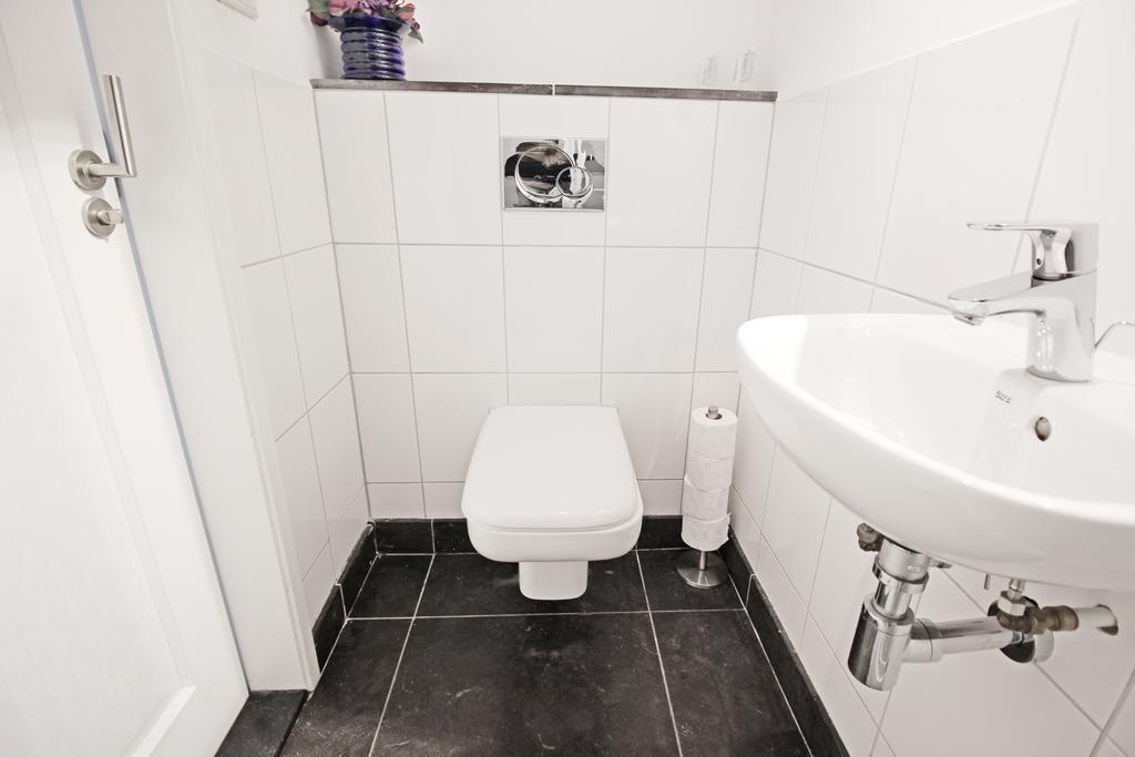 Ground Floor Canal Apartment Amsterdam Eksteriør bilde